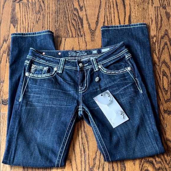Flap Pockets Easy Straight Jeans 